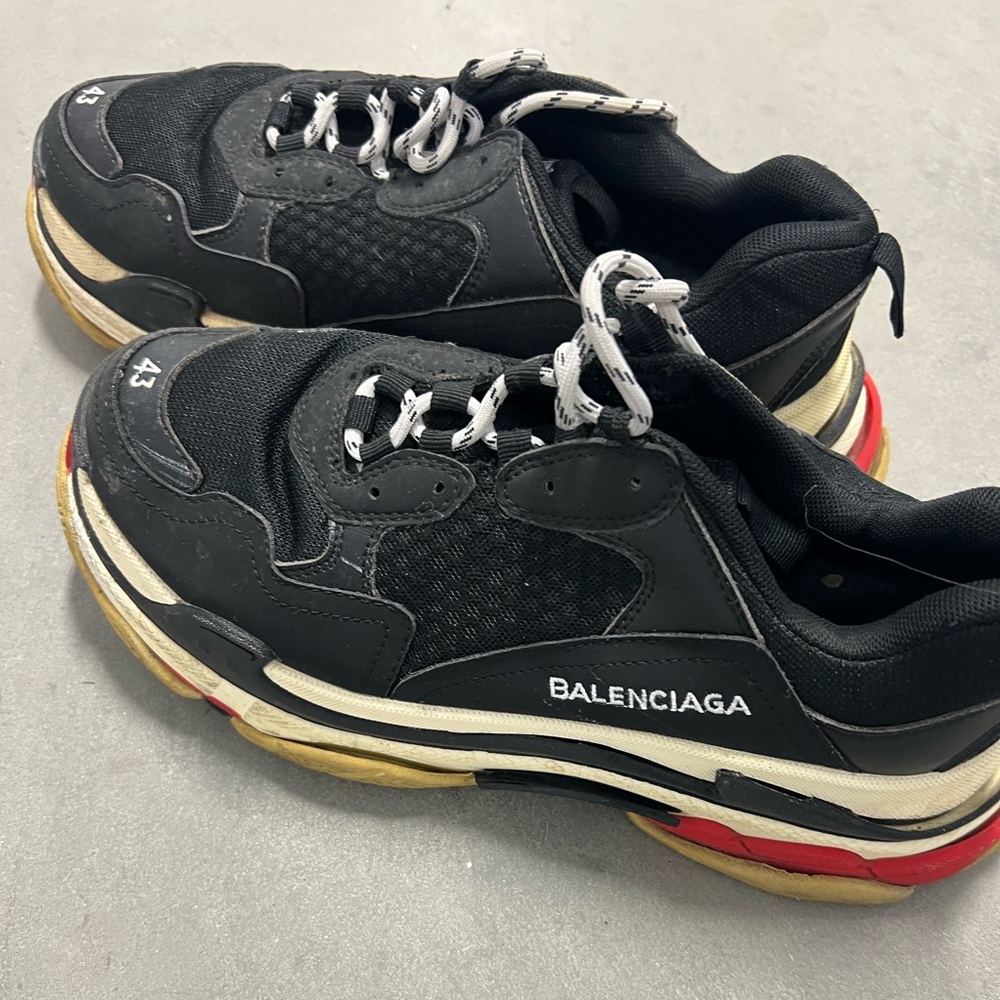 Balenciaga Men's Black and Red Sneakers